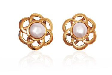 ARCHIVE: 1980s Chanel Clip On Pearl Earrings