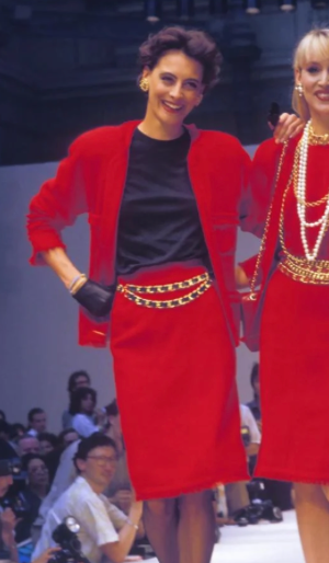 Chanel 1980s Classic Heavy Gold Tone and Black Leather Chain Belt