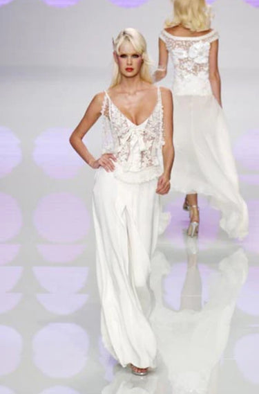 ARCHIVE - 2004 Runway Valentino Cream and White Embellished Dress