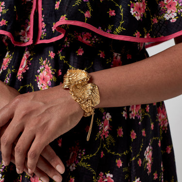 ARCHIVE - 1960s Trifari Textured Gold Tone Bracelet