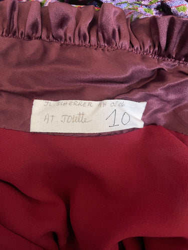 Robe Haute Couture Jean Louis Scherrer 2005 à motif cachemire violet, présentée sur podium