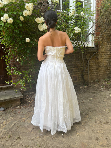 ARCHIVE - 1950s White Cotton Organza Strapless Wedding Dress