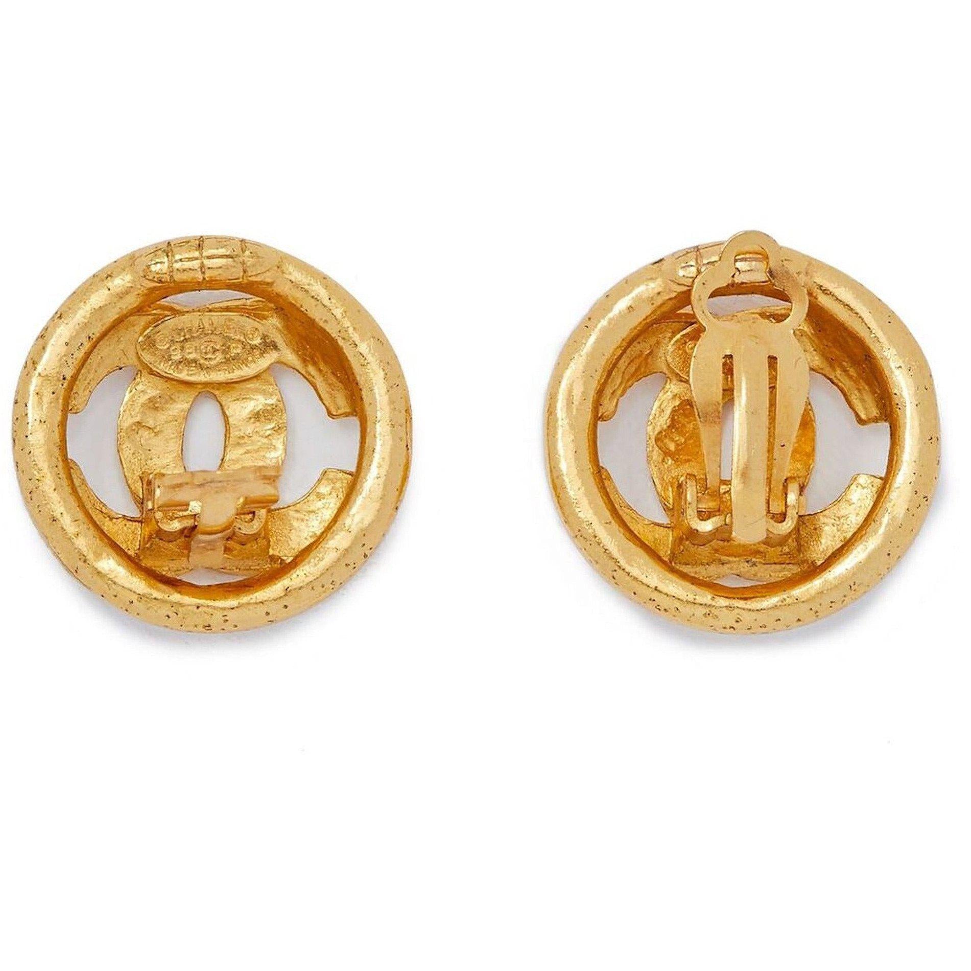 ARCHIVE - 1980s Chanel Gold Tone Double CC Motif Earrings